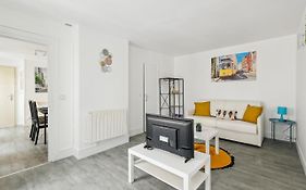 Chic And Comfortable Apart In Paris